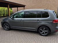 Gebraucht VW Touran Highline 150 PS (110 kW) 2020 Grau Van / Kleinbus