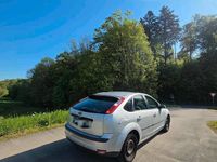 Usata Ford Focus 101 CV (74 kW) 2005 Argento Utilitaria