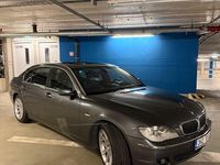 Gebraucht BMW 750L 367 PS (269 kW) 2005 Grau Limousine