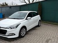 Gebraucht Hyundai i20 75 PS (55 kW) 2017 Weiß Kleinwagen