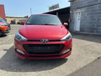 Gebraucht Hyundai i20 Classic 101 PS (74 kW) 2017 Rot Limousine