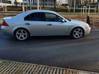 Gebraucht Ford Mondeo 145 PS (106 kW) 2001 Silber Limousine