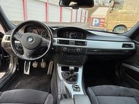 Gebraucht BMW 320 170 PS (125 kW) 2011 Schwarz Limousine