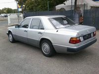 Gebraucht Mercedes E230 132 PS (97 kW) 1989 Silber Limousine