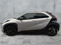 Neu Toyota Aygo X Edition 72 PS (52 kW) 2025 Light purple (9ae)/ black mica SUV