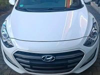 Gebraucht Hyundai i30 101 PS (74 kW) 2016 Weiß Limousine