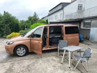 Gebraucht VW Caddy Maxi California 114 PS (83 kW) 2024 Gold Van / Kleinbus