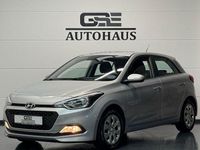 Gebraucht Hyundai i20 Classic 75 PS (55 kW) 2015 Silber Limousine