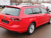 Gebraucht VW Passat Business 122 PS (89 kW) 2023 Rot Kombi