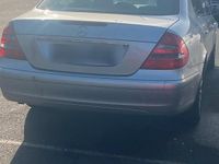 Gebraucht Mercedes E220 150 PS (110 kW) 2003 Silber Limousine