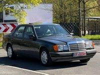 Second-hand Mercedes E320 220 CP (161 kW) 1993 Negru Berlinǎ