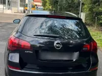 Usata Opel Astra 179 CV (131 kW) 2011 Nero Station wagon
