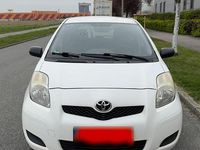 Gebraucht Toyota Yaris 69 PS (50 kW) 2010 Weiß Kleinwagen