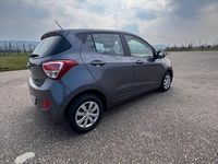Gebraucht Hyundai i10 Trend 67 PS (49 kW) 2016 Grau Kleinwagen