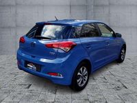 Gebraucht Hyundai i20 Passion 84 PS (61 kW) 2018 Morning blue / sol Limousine