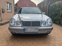 Usata Mercedes E240 Elegance 170 CV (125 kW) 1998 Argento Berlina
