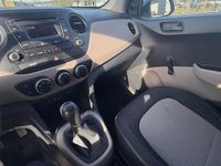 Gebraucht Hyundai i10 67 PS (49 kW) 2015 Weiß Kleinwagen
