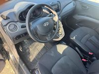 Gebraucht Hyundai i10 Edition 69 PS (50 kW) 2013 Schwarz Kleinwagen