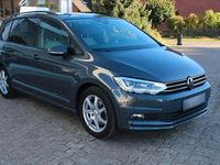 Gebraucht VW Touran Comfortline 150 PS (110 kW) 2023 Grau metallic Van / Kleinbus