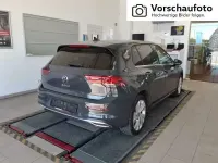 Gebraucht VW Golf VIII Style 131 PS (96 kW) 2024 Grau Limousine