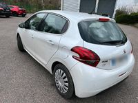 Gebraucht Peugeot 208 82 PS (60 kW) 2018 Weiß Kleinwagen