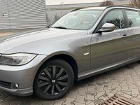 Gebraucht BMW 320 184 PS (135 kW) 2011 Grau Kombi