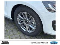 Nowe Ford Focus Titanium 125 KM (91 kW) 2025 Biały Sedan/Limuzyna