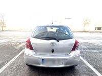 Gebraucht Toyota Yaris 69 PS (50 kW) 2011 Silber Kleinwagen