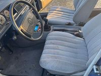 Gebraucht Mercedes 190 160 PS (117 kW) 1987 Blau Limousine