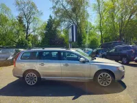 Gebraucht Volvo V70 Momentum 163 PS (119 kW) 2009 Gold Kombi