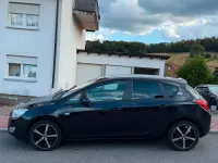 Gebraucht Opel Astra 105 PS (77 kW) 2011 Schwarz Limousine