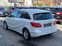 Gebraucht Mercedes B180 122 PS (89 kW) 2014 Weiß Kleinwagen