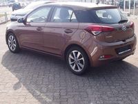 Gebraucht Hyundai i20 101 PS (74 kW) 2017 Braun Limousine