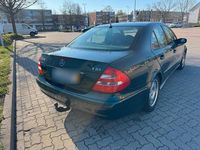 Gebraucht Mercedes E220 150 PS (110 kW) 2002 Grün Limousine