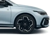 Neu VW Golf VIII R-line 150 PS (110 kW) 2026 Crystal ice blue metallic Kombi