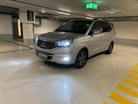 Gebraucht Ssangyong (KGM) Rodius 155 PS (114 kW) 2015 Silber Van / Kleinbus