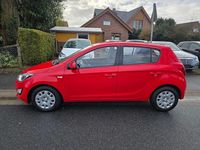 Gebraucht Hyundai i20 Edition 86 PS (63 kW) 2012 Rot Kleinwagen