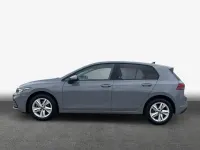 Gebraucht VW Golf VIII Life 131 PS (96 kW) 2022 Grau Limousine