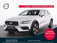Gebraucht Volvo V60 CC Plus 197 PS (144 kW) 2023 Weiss crystal white pearl / me Kombi