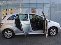 Gebraucht Mercedes B150 95 PS (69 kW) 2009 Silber Van / Kleinbus