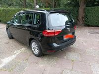 Gebraucht VW Touran 116 PS (85 kW) 2018 Schwarz Van / Kleinbus