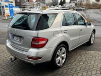 Gebraucht Mercedes ML350 224 PS (164 kW) 2009 Silber SUV