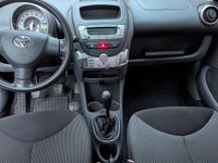 Gebraucht Toyota Aygo Cool 68 PS (50 kW) 2011 Silber Kleinwagen