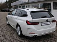 Gebraucht BMW 318 156 PS (114 kW) 2023 Alpinweiss iii Kombi