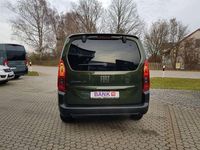 Neu Fiat Doblò 131 PS (96 kW) 2025 Grün Van / Kleinbus