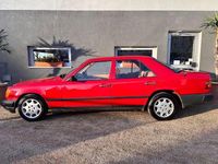 Gebraucht Mercedes 200 75 PS (55 kW) 1989 Rot Limousine