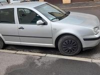 Second-hand VW Golf IV 102 CP (75 kW) 2002 Argintiu Berlinǎ