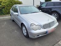 Gebraucht Mercedes 220 143 PS (105 kW) 2001 Silber Limousine