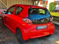 Gebraucht Toyota Aygo 68 PS (50 kW) 2013 Rot Kleinwagen