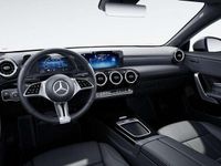 Gebraucht Mercedes CLA200 Progressive 163 PS (119 kW) 2025 Metalliclack mountaingrau Coupé